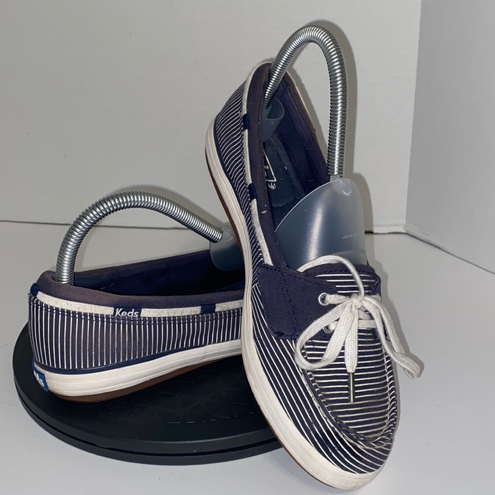 Women Keds size 8 navy and white some discoloration shown in pictures. I